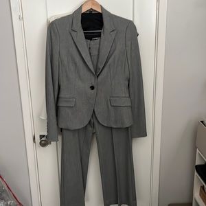 Pants suit